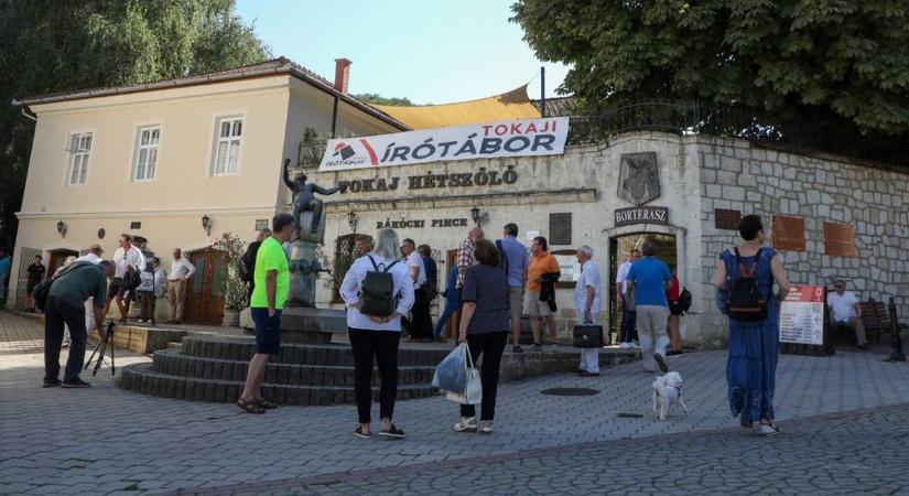 Összegyűlnek az írók Tokajban, 53 éve teszik ezt minden évben