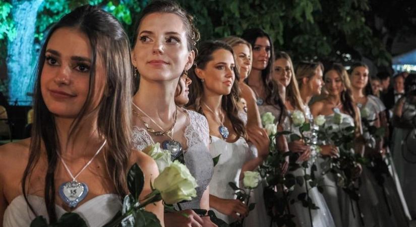 18 éves budapesti egyetemista a 200. füredi Anna-bál szépe