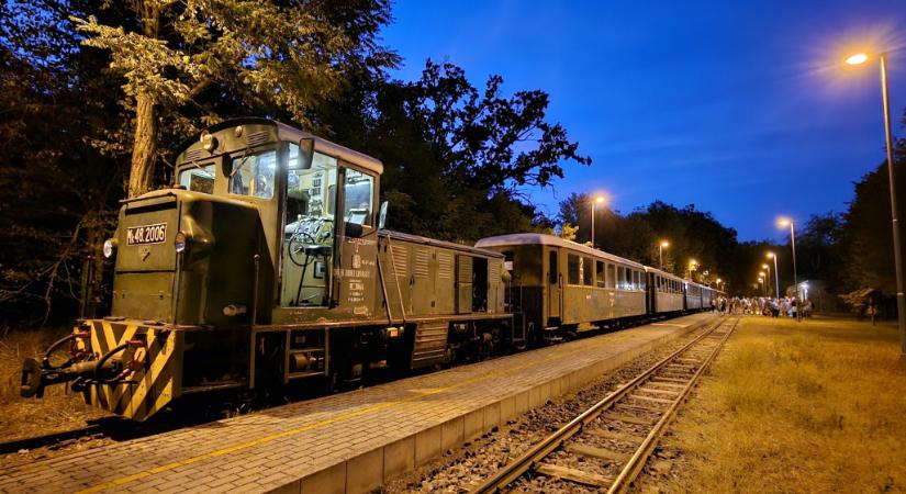 Teliholdas éjszakai kalandra csábít a Zsuzsi vonat