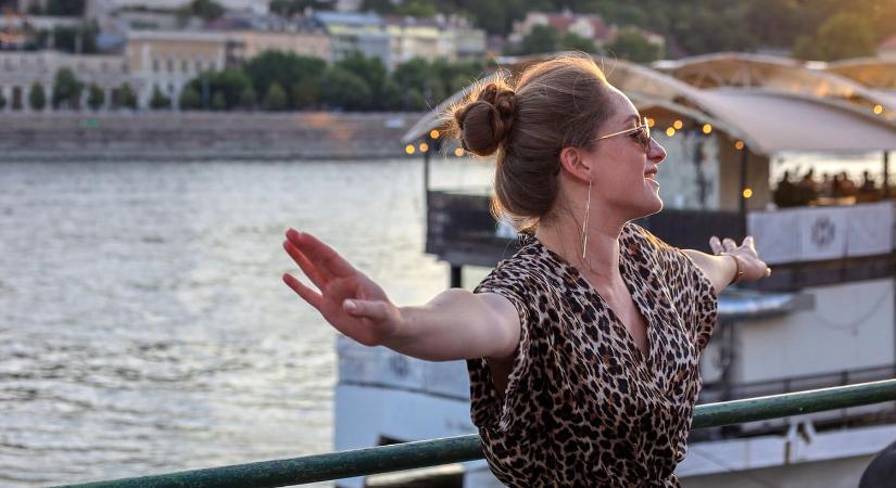 NAPI-KLIP: Dunába hajítom - a felszabadító elengedés himnusza is lehetne Paulina újdonsága (VIDEÓ)