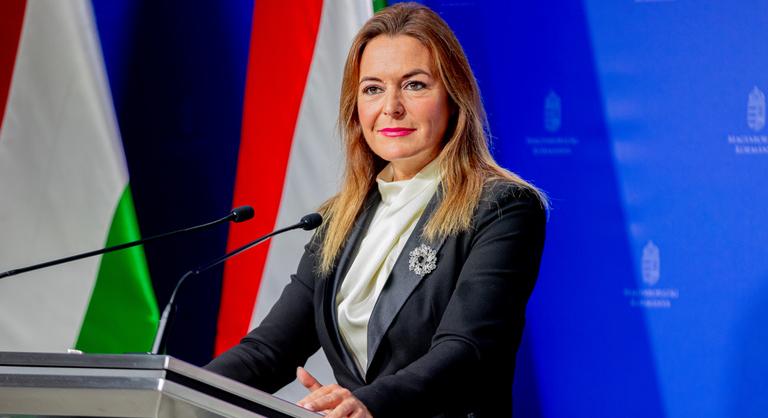 Vitályos Eszter megkívánta, ivott egy Kapu-csínót
