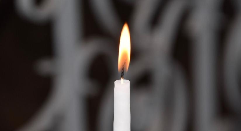 Egy egész város gyászolja a szeretett pedagógust, tehetséges művészt, jelentős alkotóegyéniséget