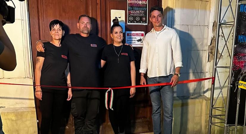 Képeken a Rom-Bar szombati nyitóbulija (VIDEO)