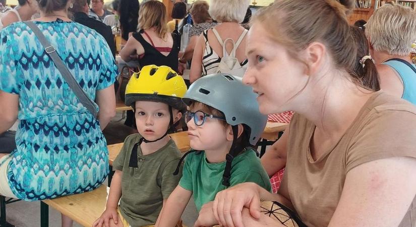 Közösségépítők „angyalkái” az iszkaszentgyörgyi Barátság Napján (galéria)