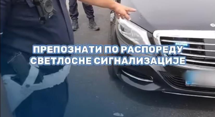 Így ismerhetjük fel az elfogóautót és az azzal közlekedő rendőrt (Videó)