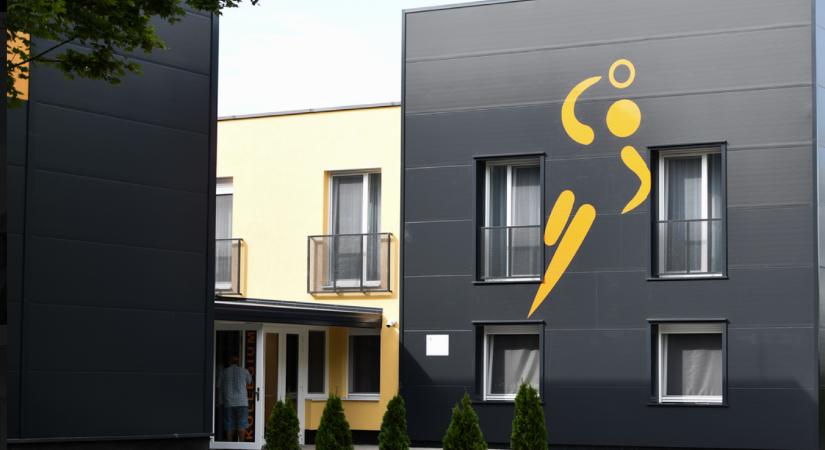 Kikapcsolták az áramot a siófoki kézilabdaklubnál, az állami támogatással épült sportszálló bérlőinek menniük kell