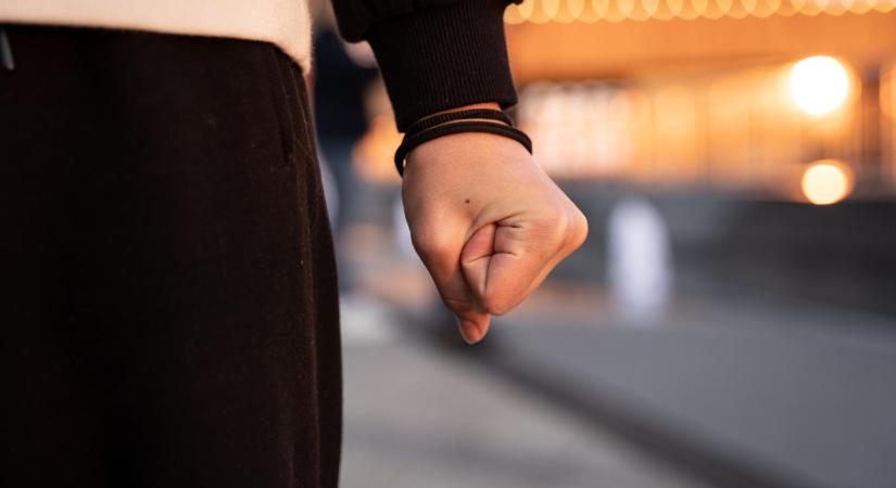 Kegyetlen lányverést élőztek a brutális fiatalok a fővárosban