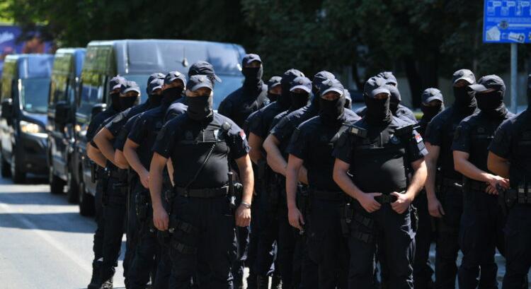 Belügyminiszter: A rendőrök nem érdemlik meg a sértegetést