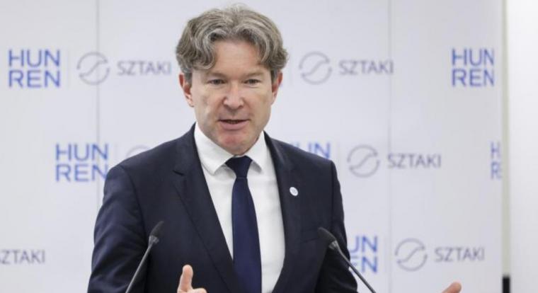 Jakab Roland a digitális innováció érdekében lépett be az első Digitális Polgári Körbe