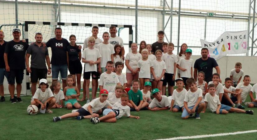 Böde Dániel is meglepte a gyerekeket a tűzoltótáborban – GALÉRIA