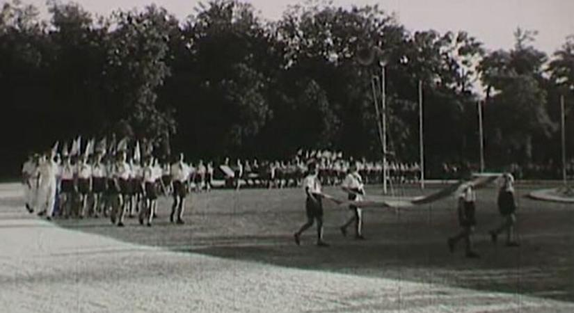 Hihetetlen retró híradó a Csillebérci úttörőtáborról: nyíregyházi gyerekek is feltűnnek az 1952-es felvételen