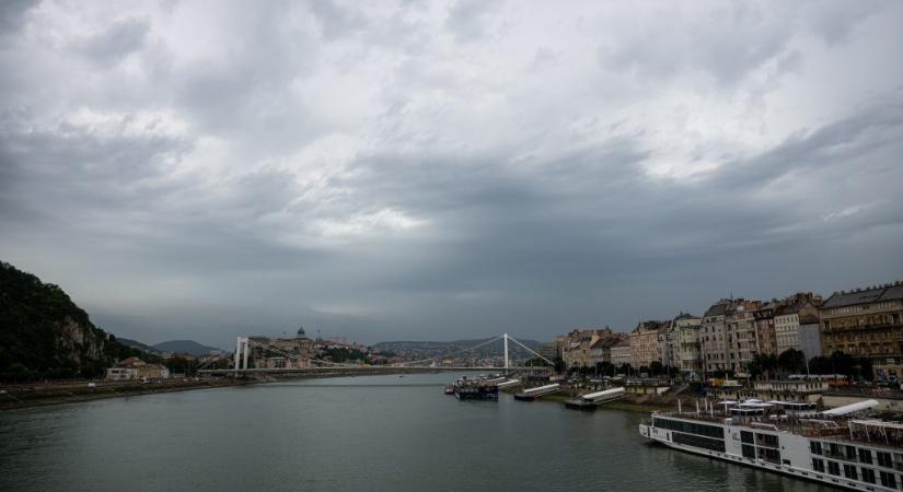 Másodfokú riasztást adtak ki felhőszakadás miatt Budapestre