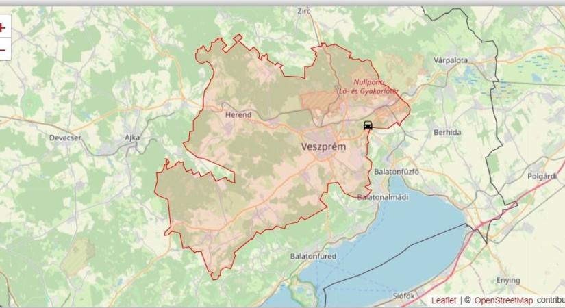 Árokba hajtott egy autó Veszprémnél