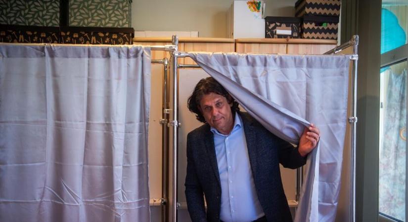 Orbán Viktor a pólóján üzente meg, hogy mikor lesz a választás