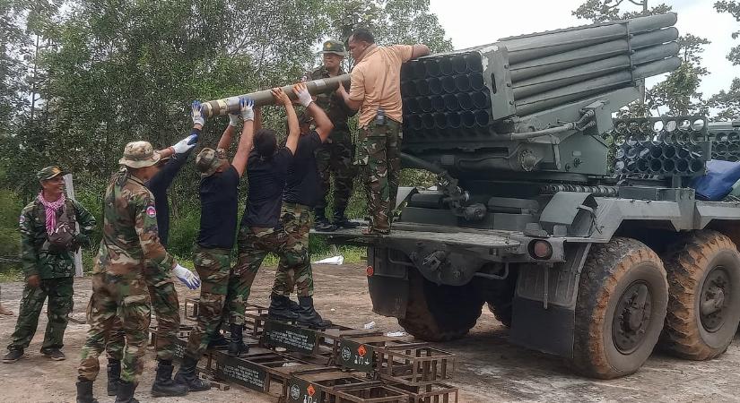 Hétfőn találkoznak a háborúban álló Kambodzsa és Thaiföld vezetői