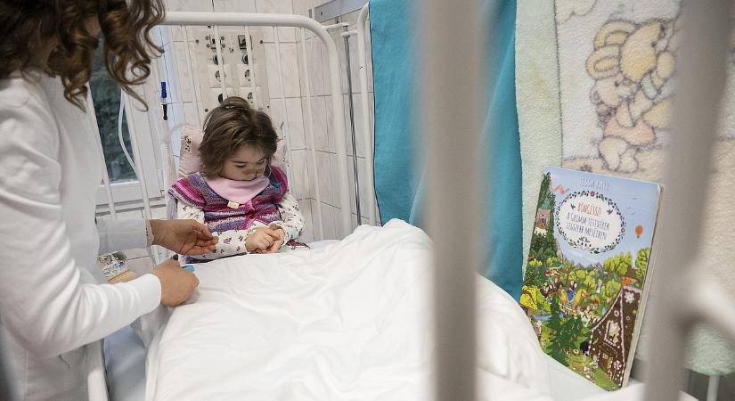 A beteg gyerekeknek a kánikulában kellett gyalogolniuk, váratlan helyről kapott milliókat a budapesti kórház
