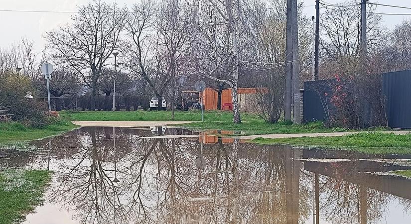 Felhőszakadás mossa el az utakat több helyen is