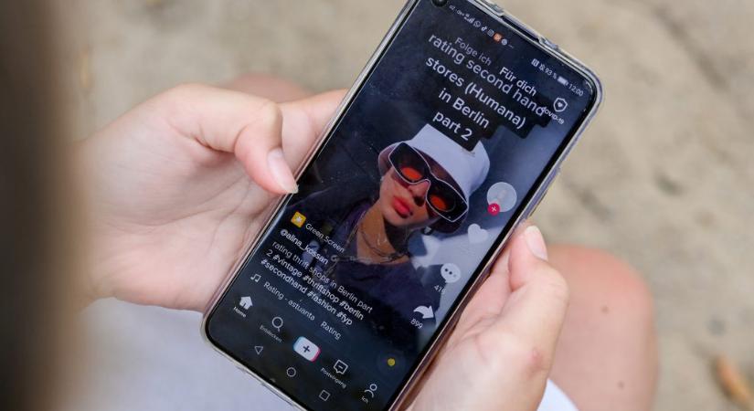 Abból tudja, hogy a TikTok tényleg segít az életén, ha már az esküvői táncát is onnan fogja begyakorolni