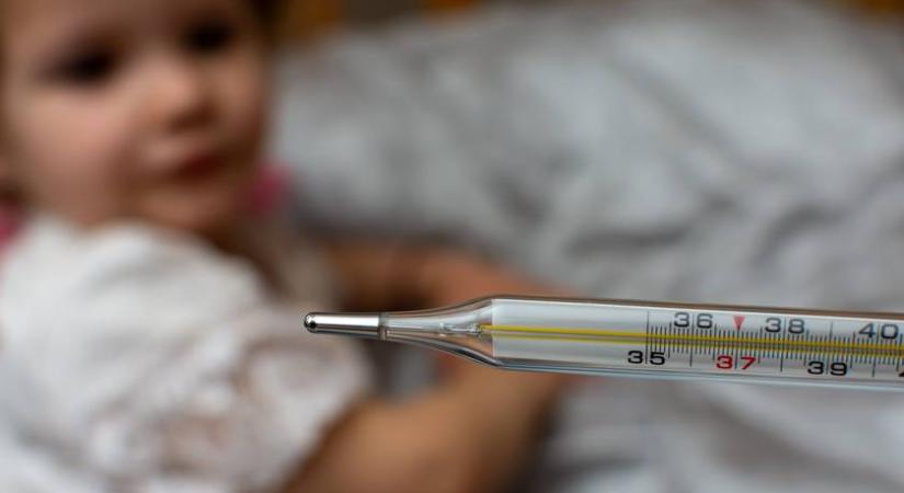 A hirtelen fellépő magas láz az első tünet: így ismerd fel a fertőző betegséget