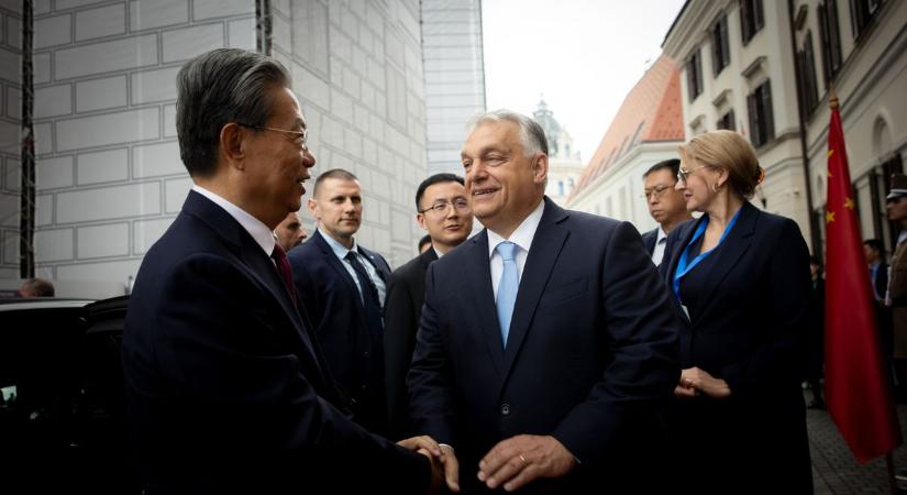 Magas rangú kínai vezetővel tárgyalt Orbán Viktor