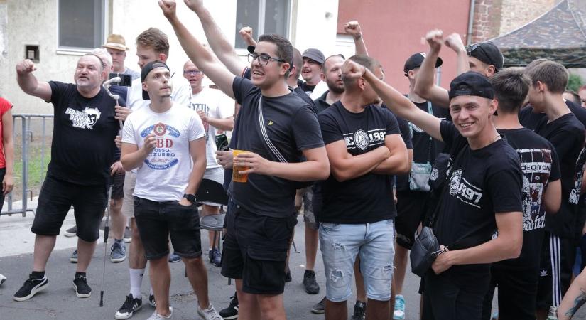 Együtt hangolódtak a Videoton játékosai és az RBD Ultras tagjai – videó, galéria