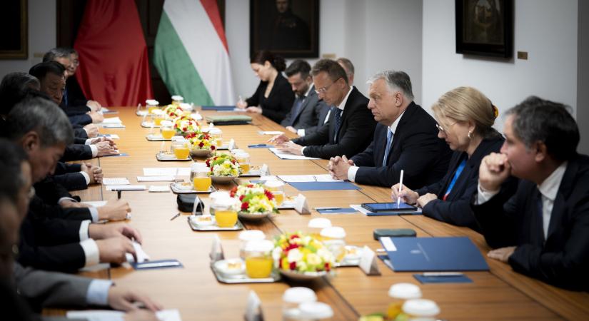 Orbán Viktor kínai politikusokkal tárgyalt a Karmelitában