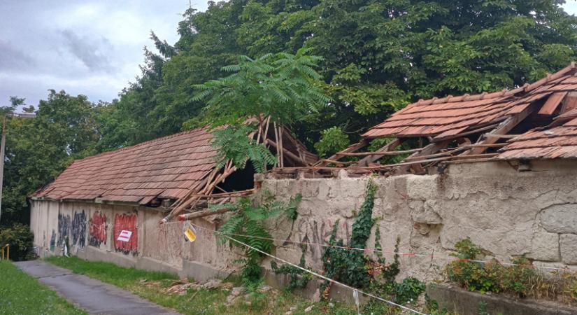Elképesztő, hogy sem a város, sem a kórház nem képes rendbe tenni a Tündérpart utcai épületet