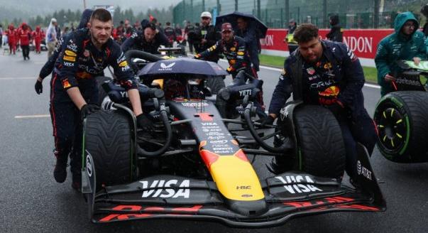 „Akkor mondják azt, hogy csak száraz pályán mehetünk” – Verstappen nem értette