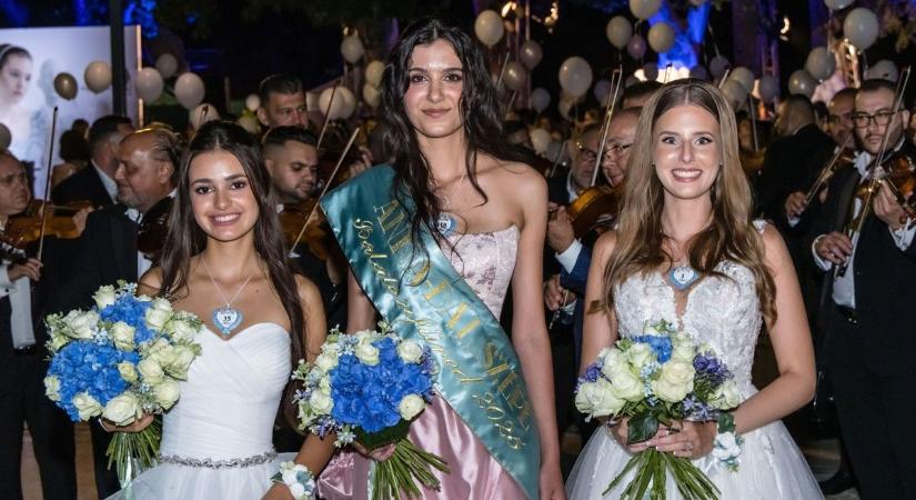 Íme, az idei Anna-bál szépei! (FOTÓ)