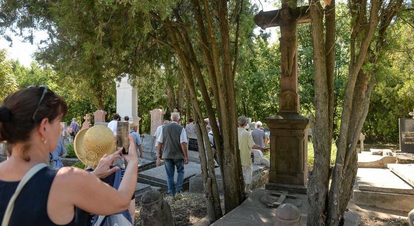 Hová tűnt a '48-as főhadnagy földi porhüvelye a felesége sírjából?