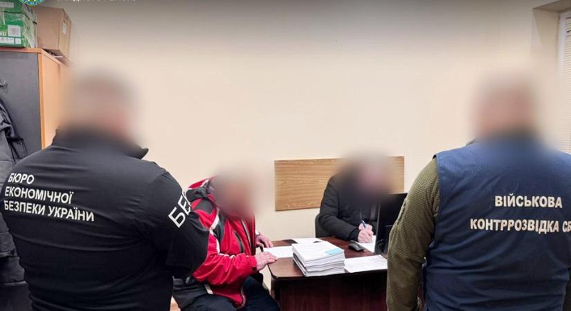 Egy képviselőt és egy, a hadseregben szolgáló személy áll bíróság elé Kárpátalján több mint 2,4 millió hrivnya költségvetési forrás elsikkasztása miatt