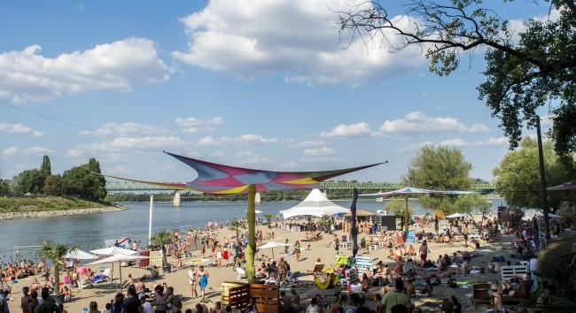 Ingyenes gála, tókerülő koncerttúra és családi nap a Tisza-tónál – indul a Magyar Tavak Fesztiválja