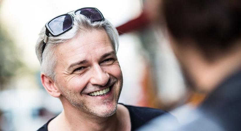 „Bajban vannak” – Alföldi Róbert is reagált Majka és a kormány konfliktusára