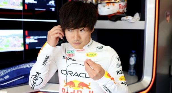 A Red Bull rontotta el Tsunoda versenyét