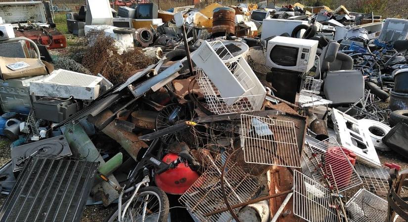 Illegális hulladéktároló a kert végében – bíróság előtt a Fejér vármegyei férfi
