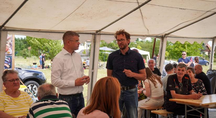 Gyöngyösfalu iskolájának fejlesztéséről is szó esett a grillpartin