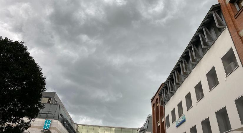Jön az időjárási káosz! Zivatar, felhőszakadás, szélvihar – ez vár ránk hétfőtől