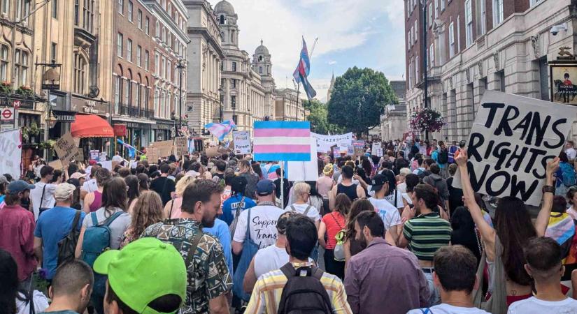 Több százezren vonultak fel a londoni transz Pride-on