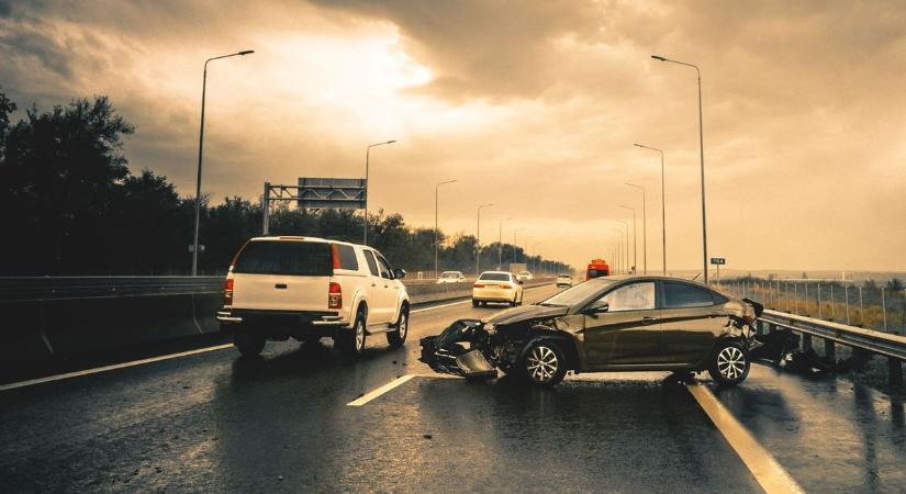 Balesettel kezdődött a hét a 37-esen, sérült is van!