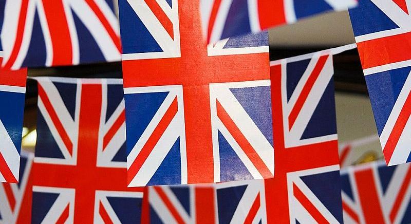 Lassan a brit autók fele elektromos
