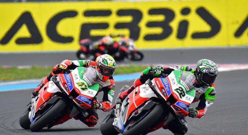 A címvédő nyerte a magyar futamot a gyorsaságimotoros Superbike-világbajnokságon (Fotógaléria)
