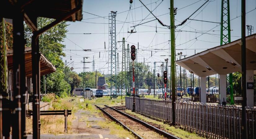 Késelés a miskolci vonaton, 11 centis pengével szúrtak meg egy utast