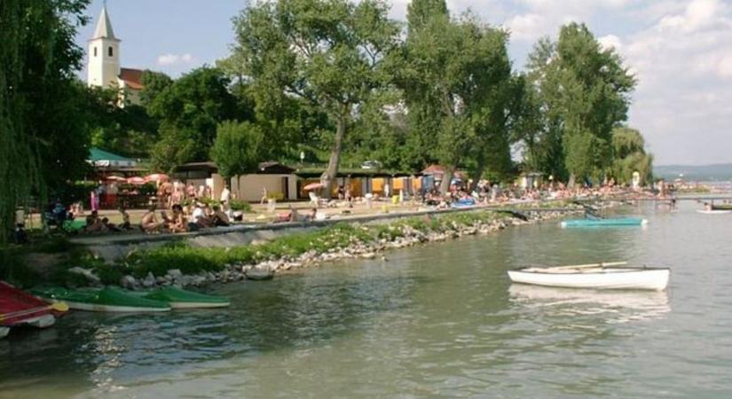 Dráma a Balatonnál: már szonárral keresik az eltűnt strandolót