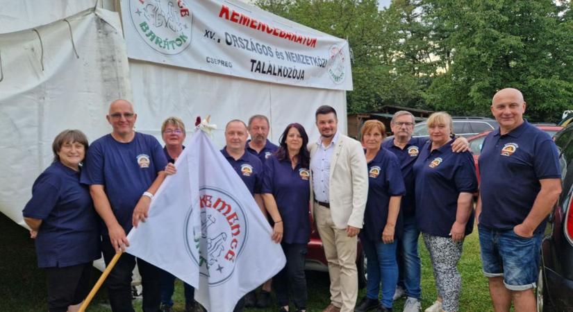 Parázson sült barátság – újra Csepregen gyűltek össze a kemencebarátok