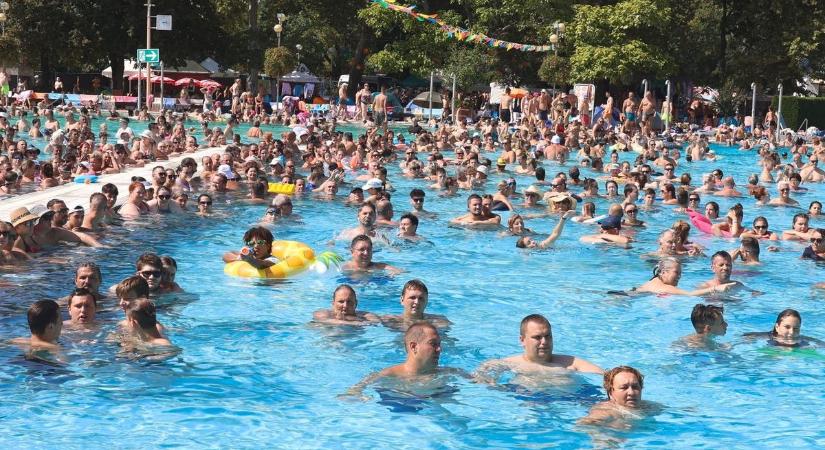 Fények, víz, zene – különleges éjszakákkal készülnek a Fürdőfesztiválra