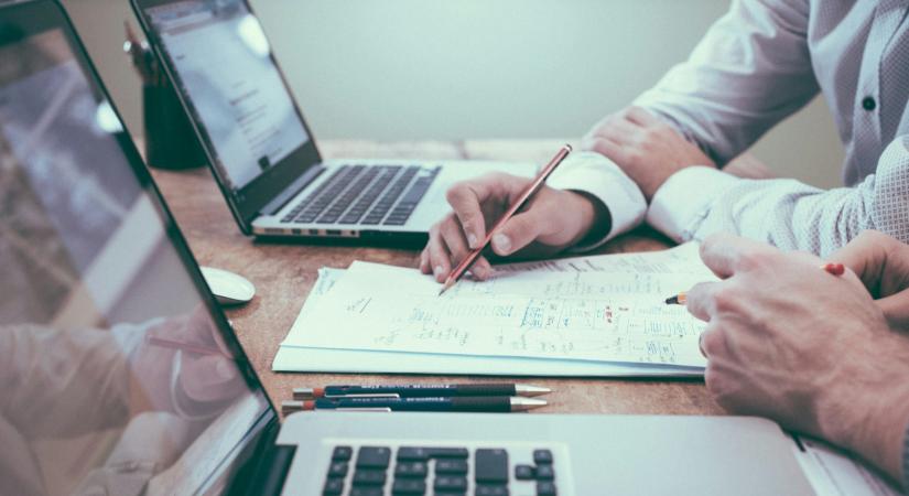 Sorsdöntő hét előtt a kriptopiac: Fed kamatdöntés, GDP-adat és tech óriások jelentései