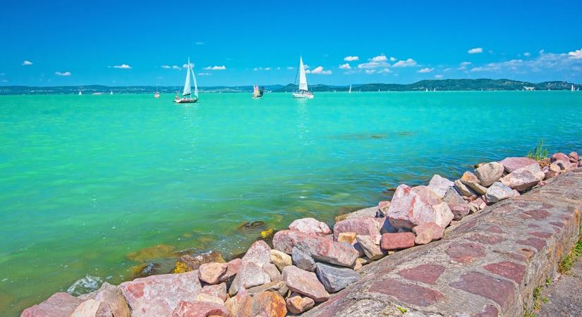 Példátlan videó jött a Balatonról, sokan azt írják, be se mennek a vízbe, miután ezt látták