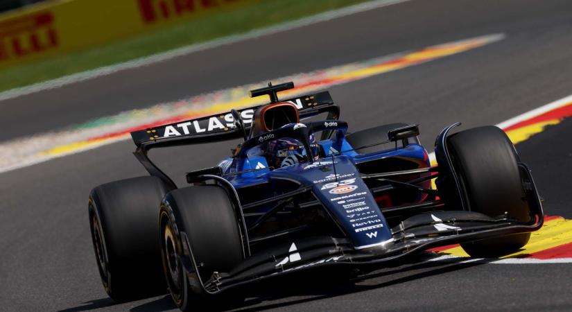 Albon egy versenyen át maga mögött tartotta Hamiltont