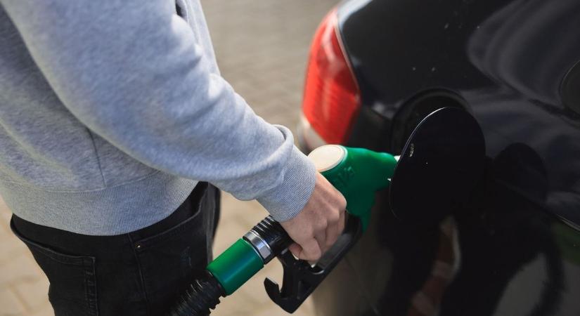 Újabb változás az üzemanyagárakban, érdemes keddre időzíteni a tankolást