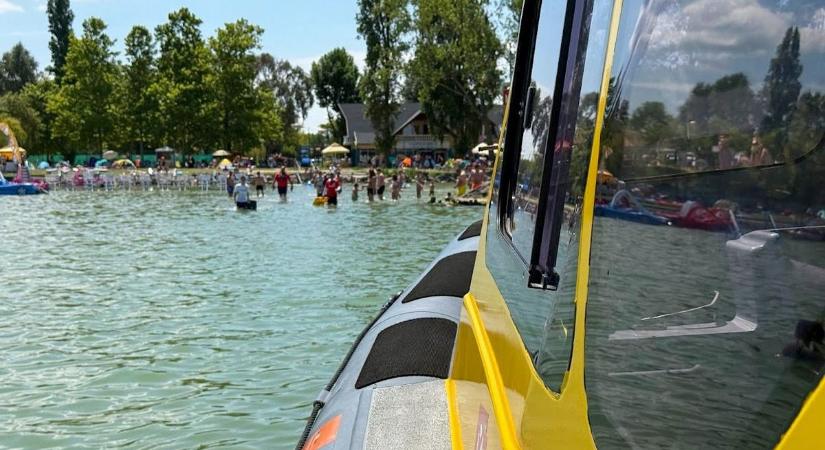 Rohamot kapott a nő, rettegett rovar támadta meg a Balatonnál